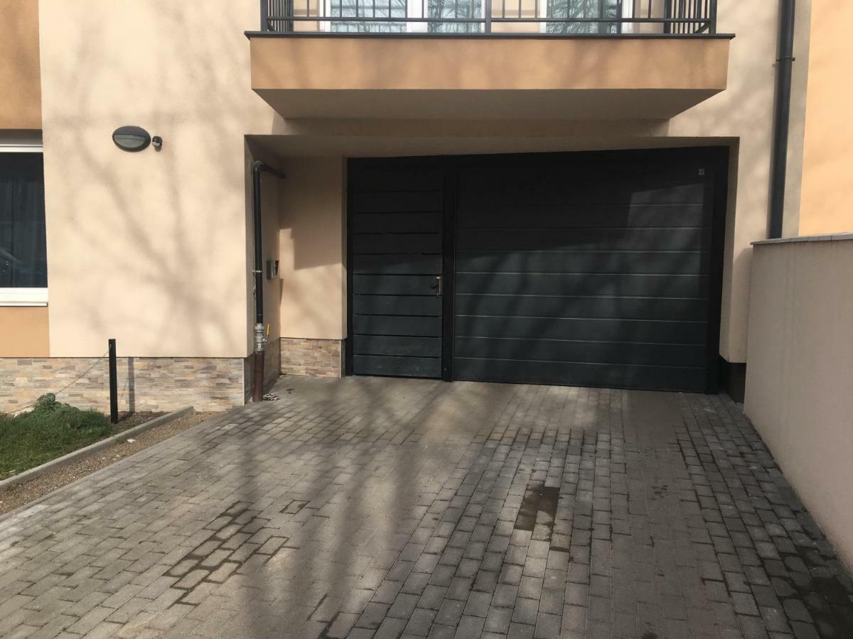 Pisztacia Apartman Apartment Eger Exterior photo